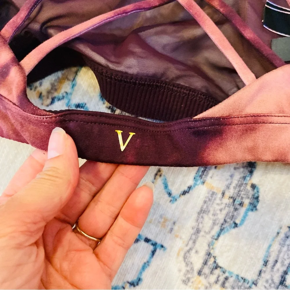 ⭐️ Victoria’s Secret Strappy Back Impact Sports Bra